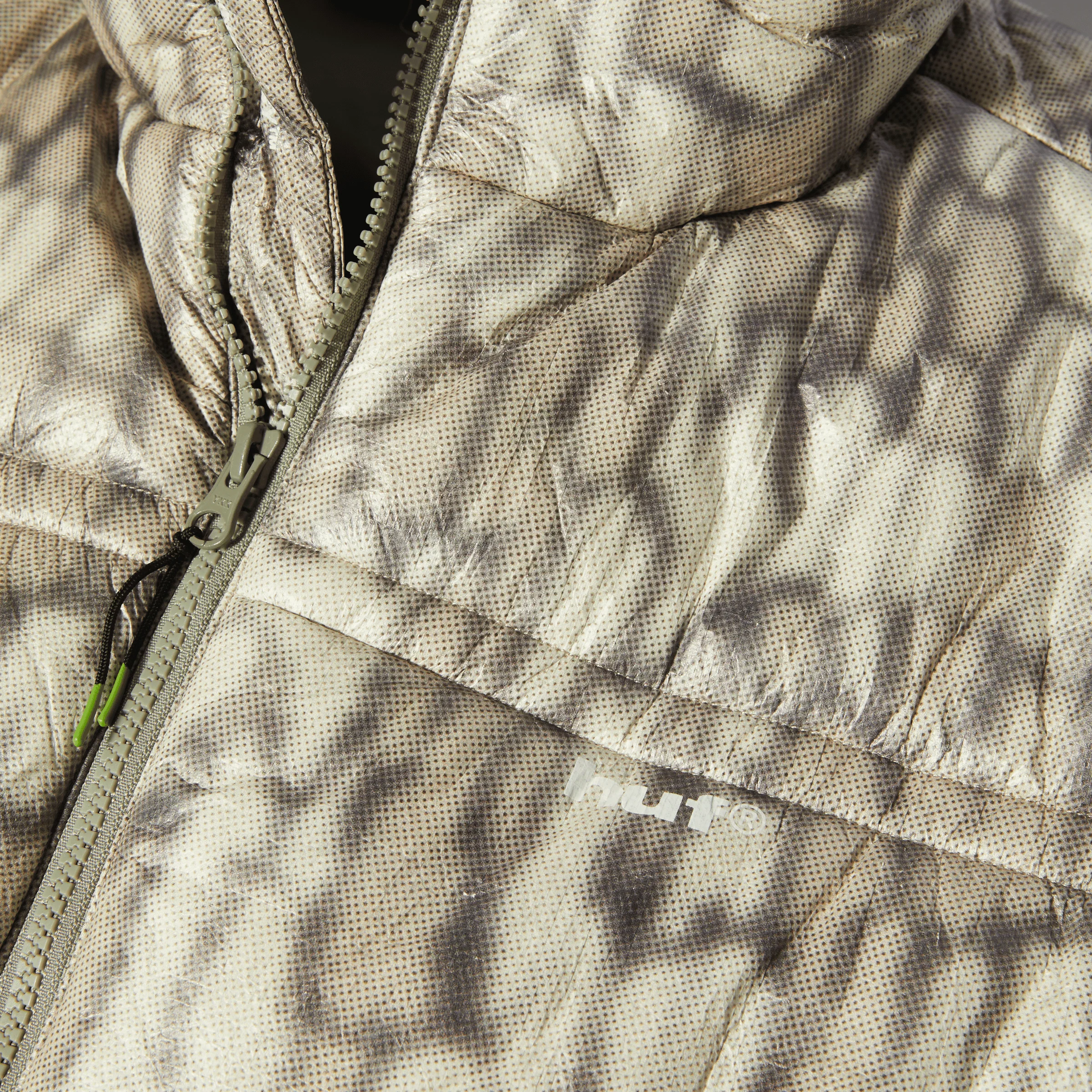 3051-89-warped-camo-tyvek-puffer-4.webp 89 Warped Camo Tyvek Puffer