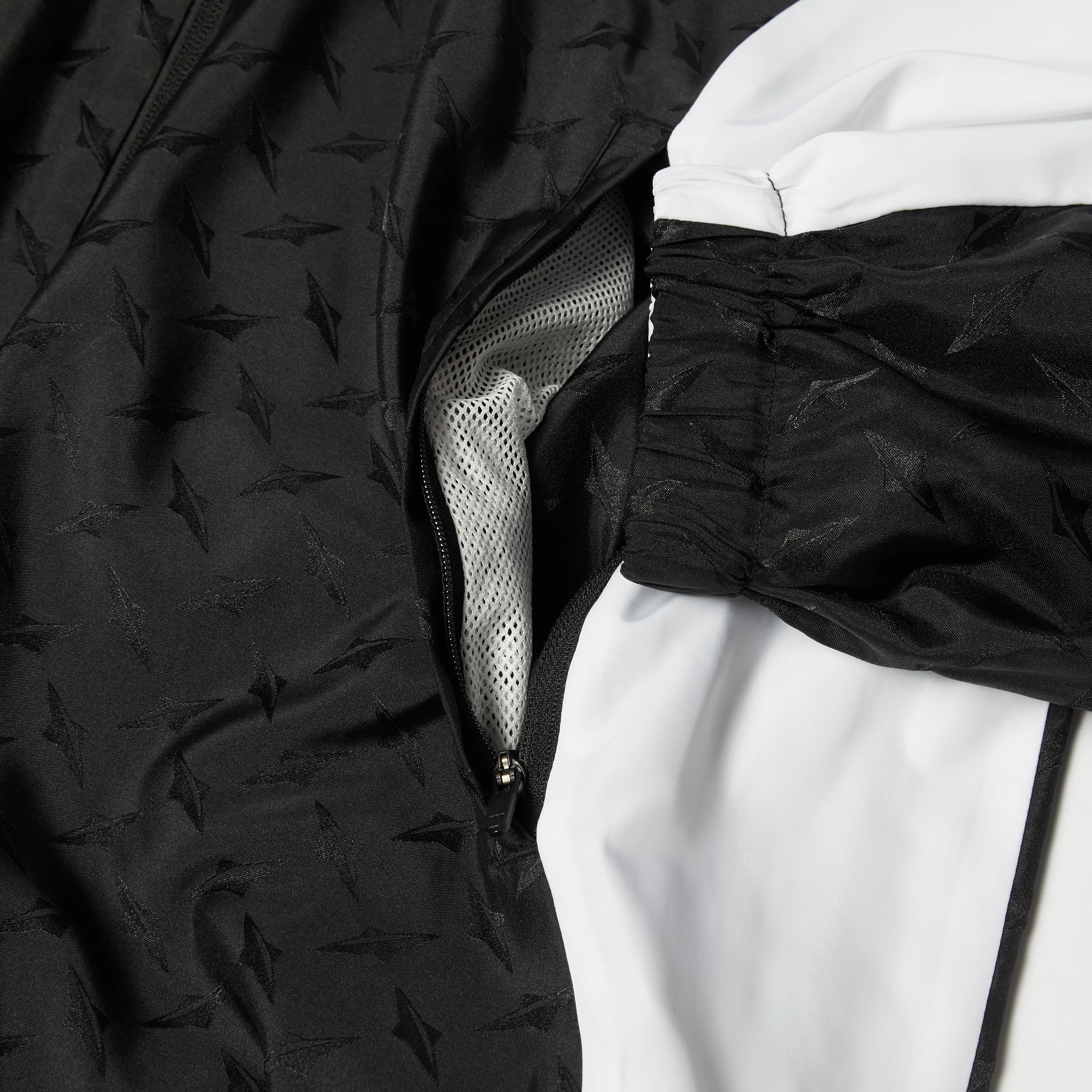 612-huf-fc-windbreaker-6.webp HUF FC Windbreaker